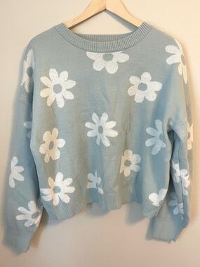 No Boundaries - Blue Daisy Knit Sweater – Size XL (Fits More Like M/L)